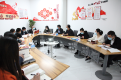 【黨建園地】鄭投產(chǎn)業(yè)園為公司全體黨員干部發(fā)放《中共黨史知識問答》一書并組織集中學習